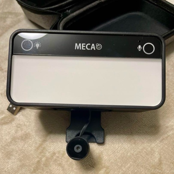 MECA webcam is a multi-purpose video-conferencing camera for office workers. - Picture 3 of 7